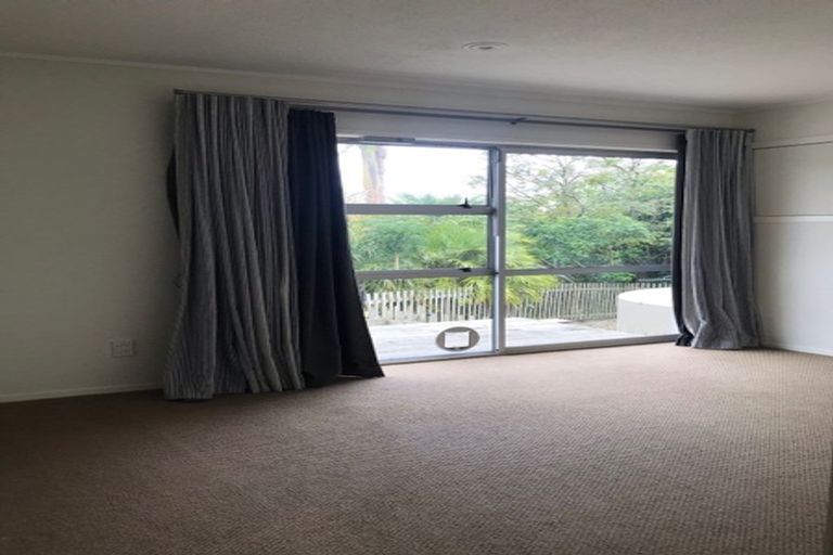 Photo of property in 79 Tawa Road, Kumeu, 0891