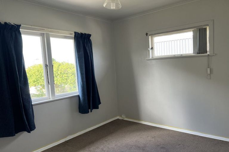 Photo of property in 2/5 Forrest Road, Milford, Auckland, 0620