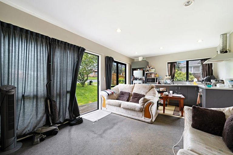 Photo of property in 19 Lynwood Road, New Lynn, Auckland, 0600