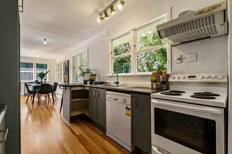 Photo of property in 61 Beazley Avenue, Paparangi, Wellington, 6037