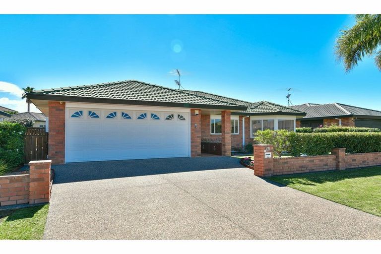 Photo of property in 18 Dan Tori Place, Orewa, 0931