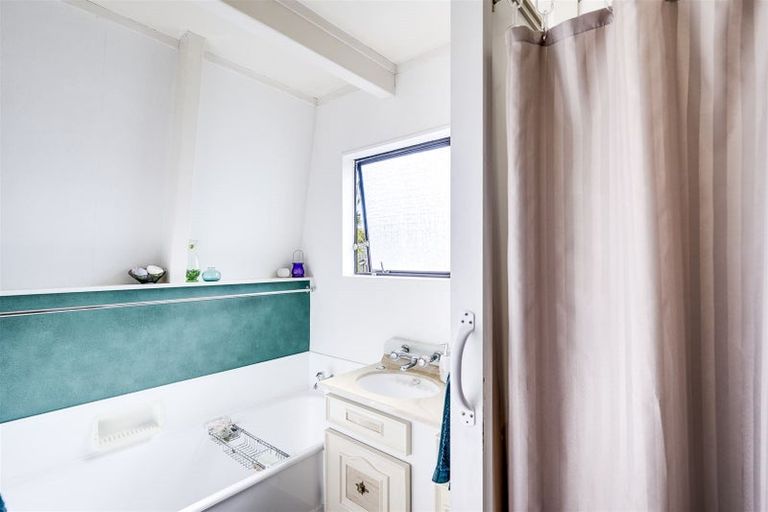 Photo of property in 28a Bowling Road, Greenmeadows, Napier, 4112