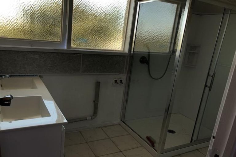 Photo of property in 1 Glenmore Road, Pakuranga Heights, Auckland, 2010