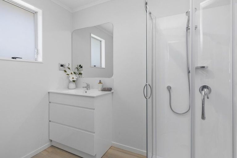 Photo of property in 24 Hartford Crescent, Totara Park, Upper Hutt, 5018