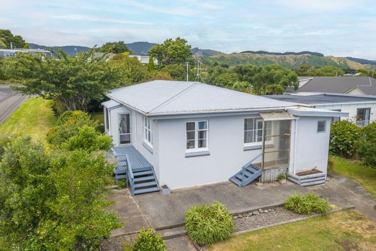 Photo of property in 1 Huia Road, Raumati Beach, Paraparaumu, 5032