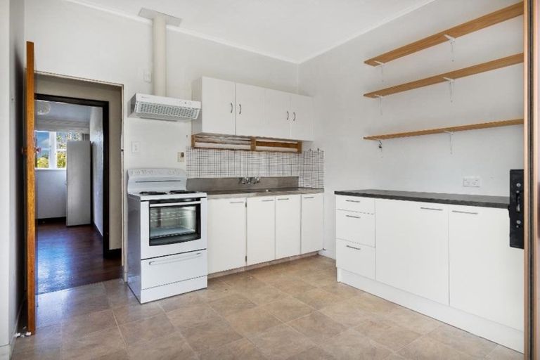 Photo of property in 35 Humariri Street, Point Chevalier, Auckland, 1022