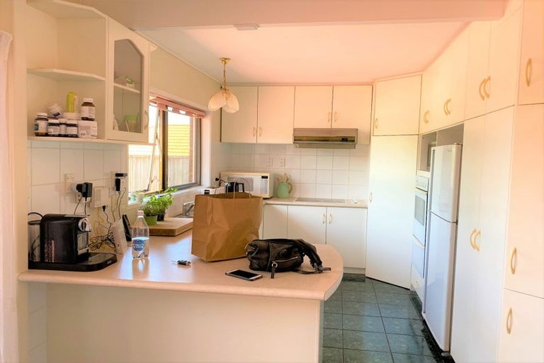 Photo of property in 16 Oliver Twist Avenue, Mellons Bay, Auckland, 2014