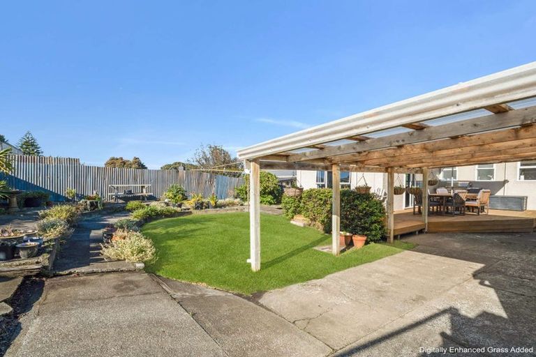 Photo of property in 22 Egmont Street, Castlecliff, Whanganui, 4501