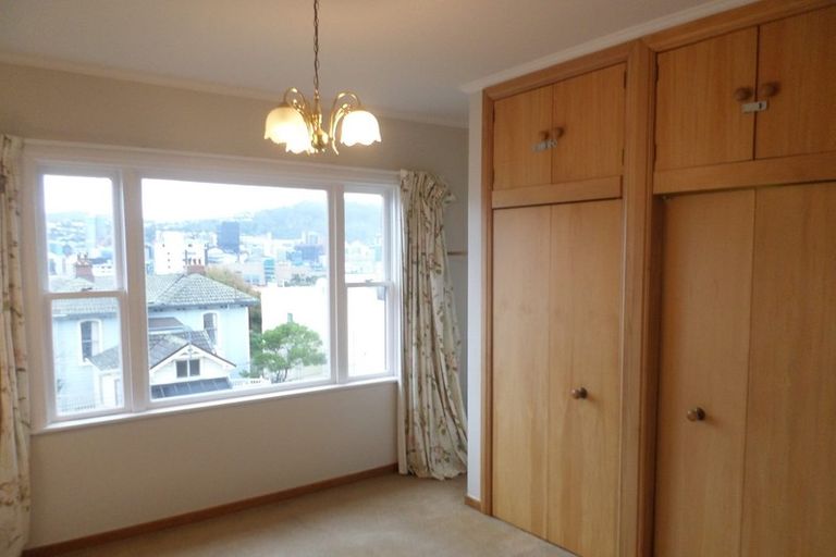 Photo of property in 8 Hawker Street, Mount Victoria, Wellington, 6011