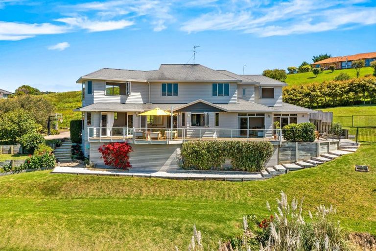 Photo of property in 64 Balboa Drive, Matakatia, Whangaparaoa, 0930