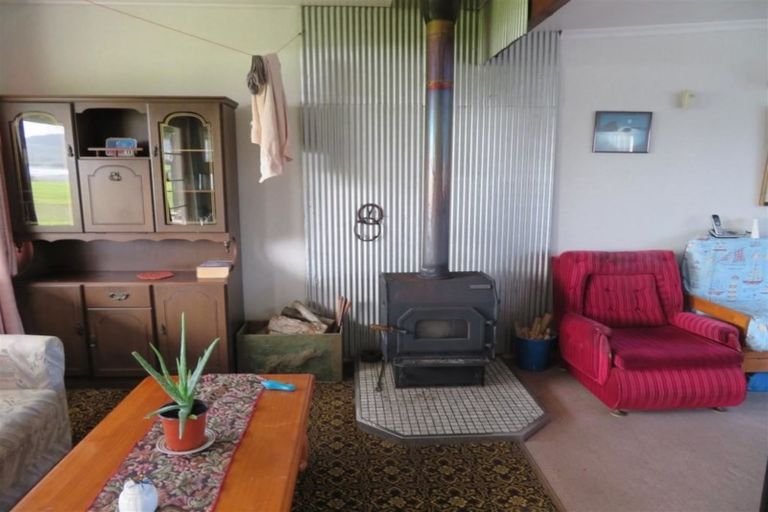 Photo of property in 493 Waikawa-curio Bay Road, Curio Bay, Tokanui, 9884