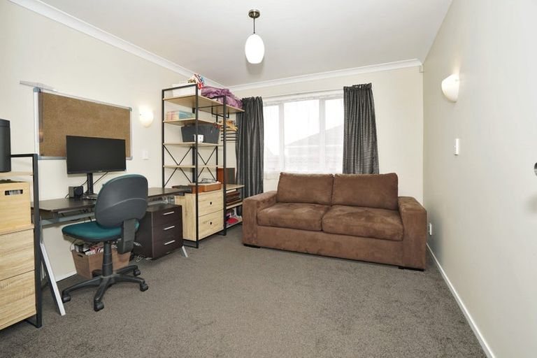 Photo of property in 2 Dover Road, St Andrews, Hamilton, 3200