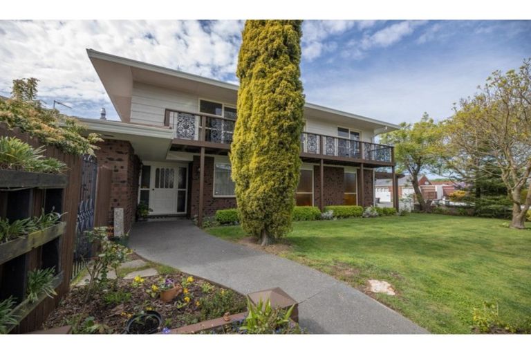 Photo of property in 28 Westmont Street, Ilam, Christchurch, 8041