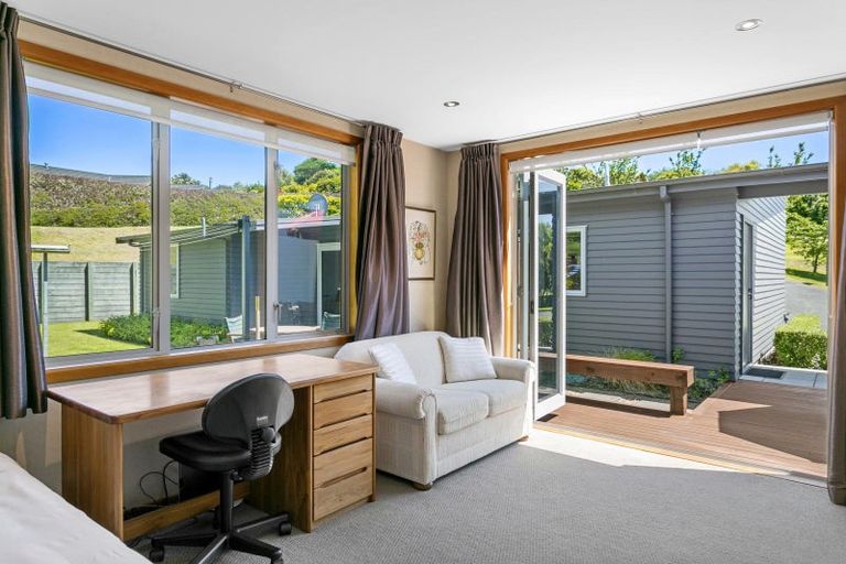 Photo of property in 10 Cameron Drive, Acacia Bay, Taupo, 3385
