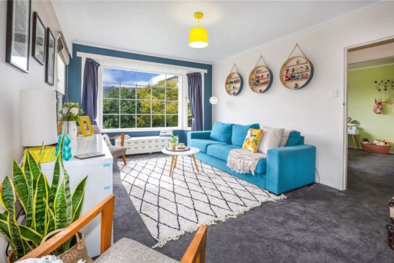 Photo of property in 5 Sunrise Boulevard, Tawa, Wellington, 5028