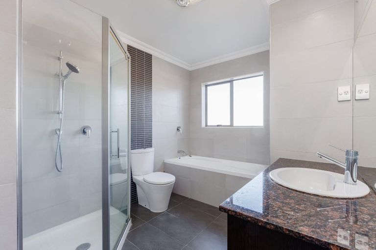 Photo of property in 11 Tekapo Rise, Fairview Heights, Auckland, 0632