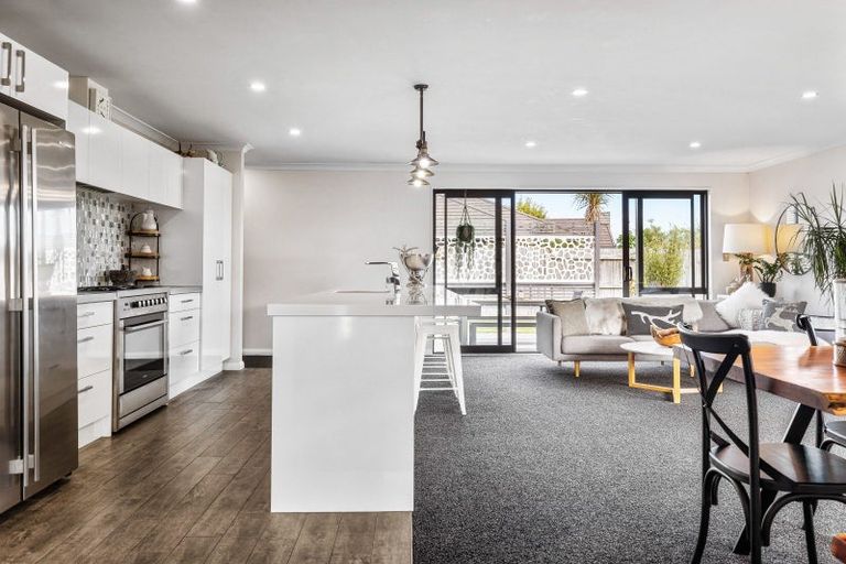 Photo of property in 3 Saint Heliers Grove, Fitzherbert, Palmerston North, 4410