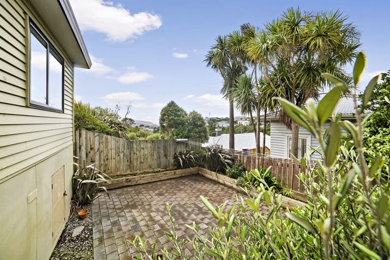 Photo of property in 2 Balmain Street, Newlands, Wellington, 6037