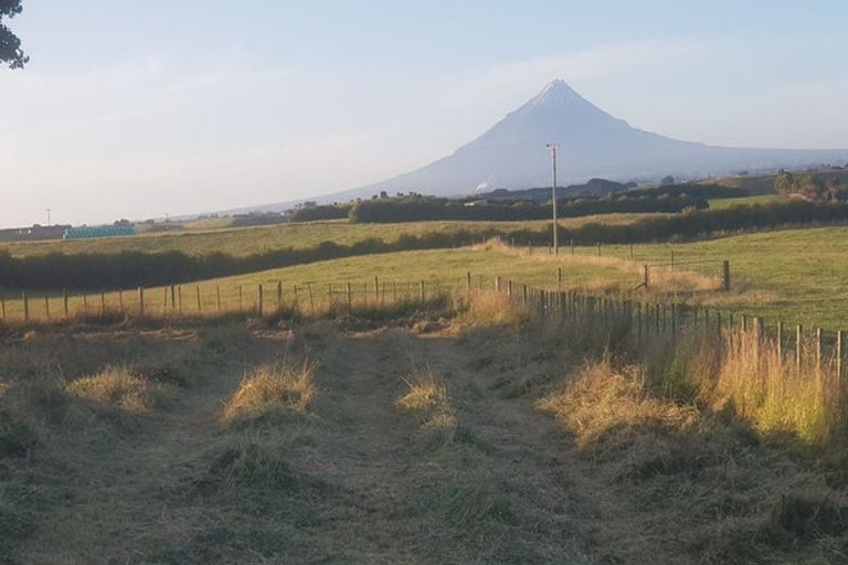 Photo of property in 150 Wirihana Road, Hawera, 4674