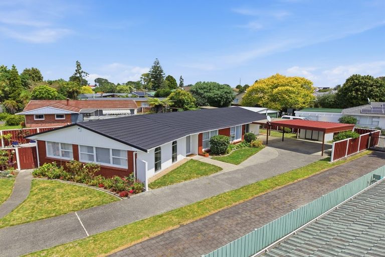 Photo of property in 10 Alf Walker Place, Papakura, 2110