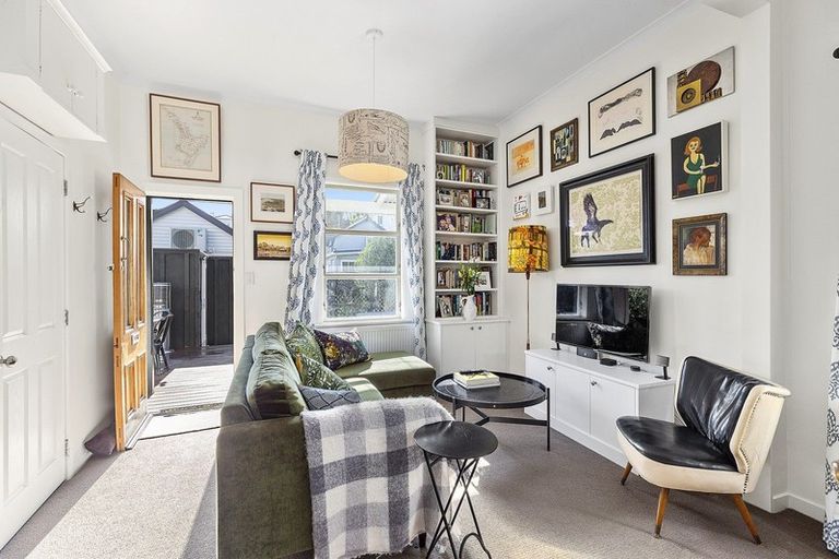 Photo of property in 94 Elizabeth Street, Mount Victoria, Wellington, 6011