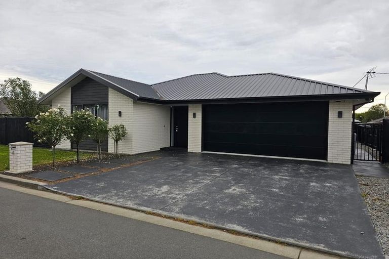Photo of property in 4 Schofield Lane, Hornby, Christchurch, 8025