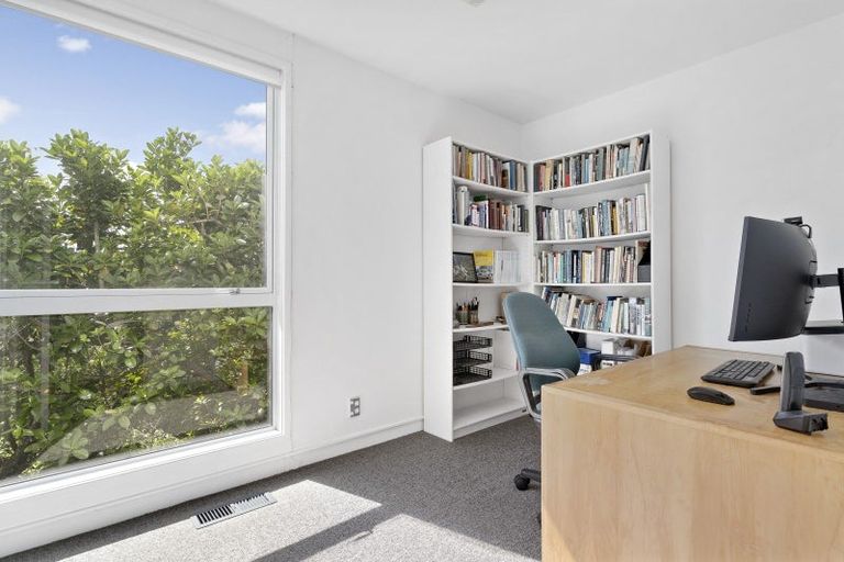 Photo of property in 15 Wadestown Road, Wadestown, Wellington, 6012