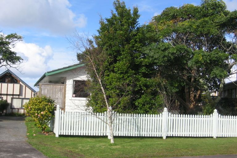 Photo of property in 55 Taioma Crescent, Te Atatu Peninsula, Auckland, 0610