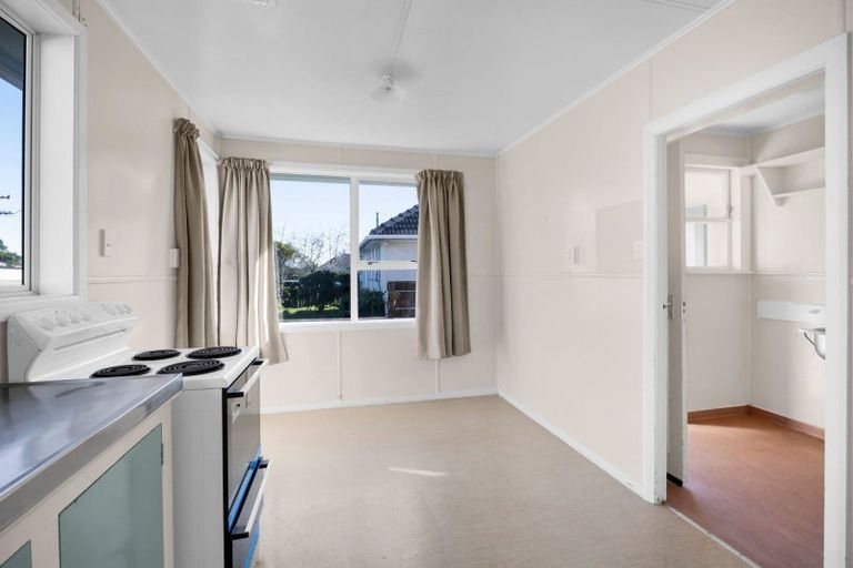 Photo of property in 78 Omata Road, Marfell, New Plymouth, 4310