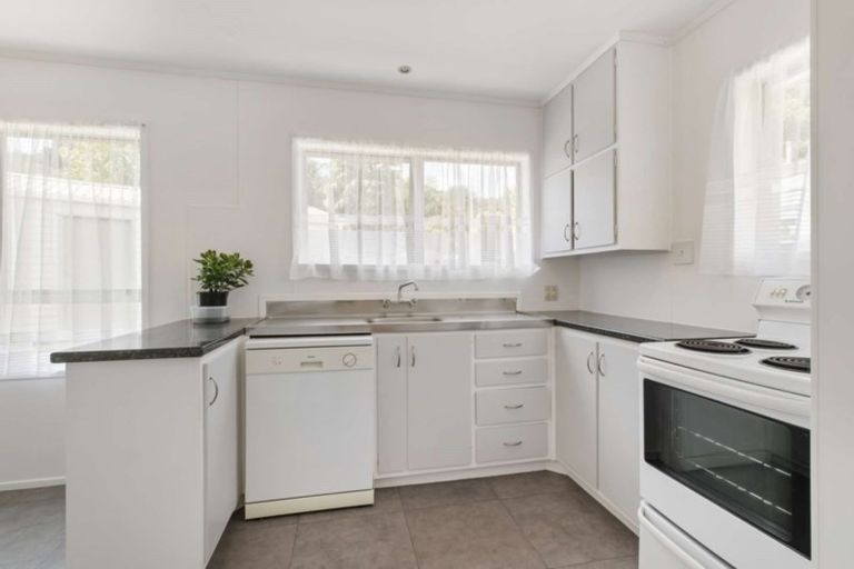 Photo of property in 28 Dingadee Street, Welcome Bay, Tauranga, 3112