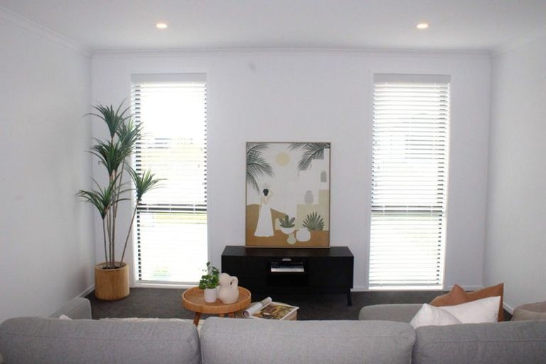 Photo of property in 15 Te Taniwha Road, One Tree Point, 0118