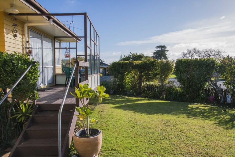 Photo of property in 1/32 Gibbons Road, Weymouth, Auckland, 2103