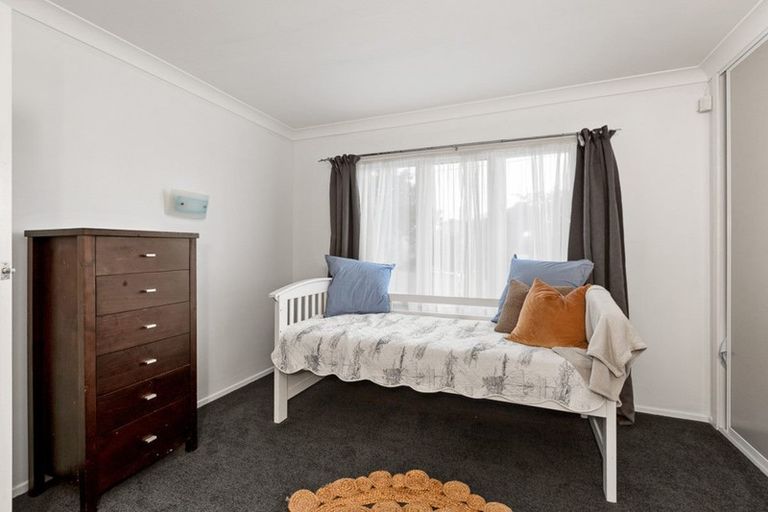 Photo of property in 25 Portadown Avenue, Pakuranga Heights, Auckland, 2010