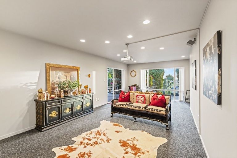 Photo of property in 16 Highcrest Heights, Westmorland, Christchurch, 8025