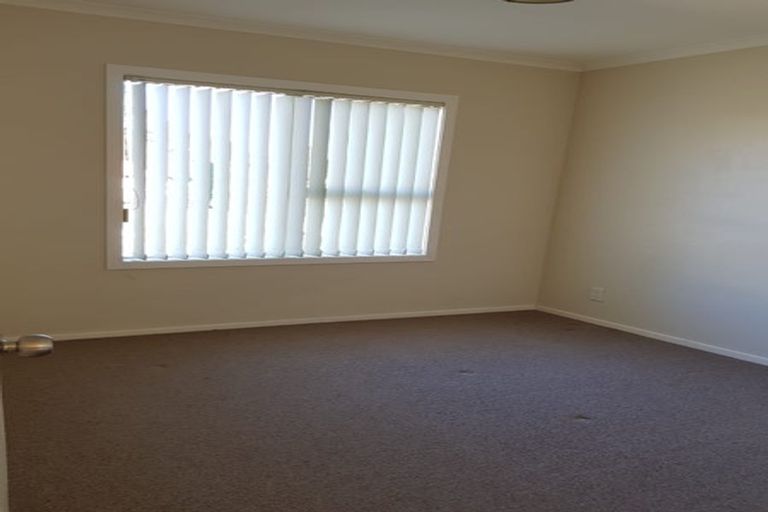 Photo of property in 2/11 Anne Mclean Drive, Bayview, Auckland, 0629