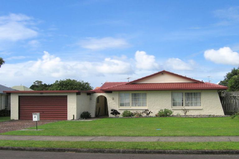 Photo of property in 27 Hedge Row, Sunnyhills, Auckland, 2010