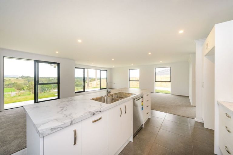 Photo of property in 154b Pacific Drive, Fitzherbert, Palmerston North, 4410