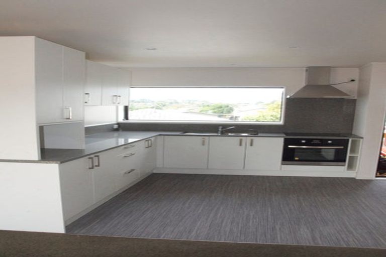 Photo of property in 83 Trias Road, Totara Vale, Auckland, 0629