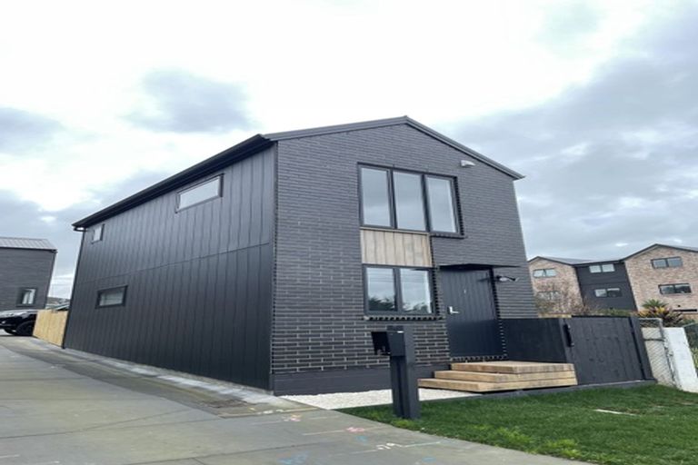 Photo of property in 1/63 Taikata Road, Te Atatu Peninsula, Auckland, 0610