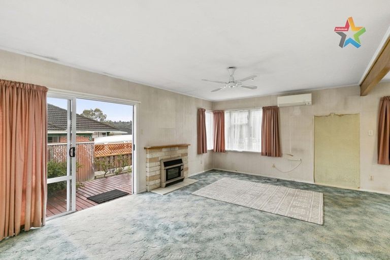 Photo of property in 18 Lowry Crescent, Stokes Valley, Lower Hutt, 5019