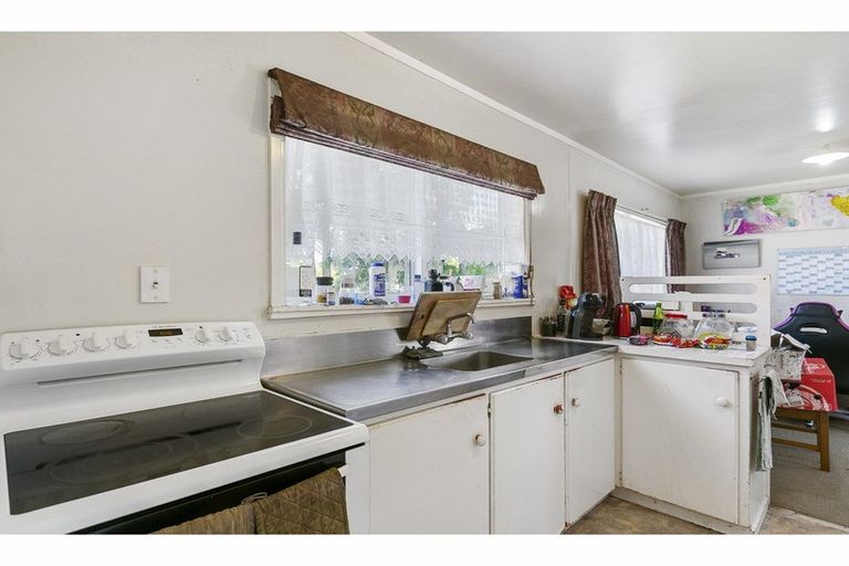 Photo of property in 51 Moncrieff Avenue, Clendon Park, Auckland, 2103