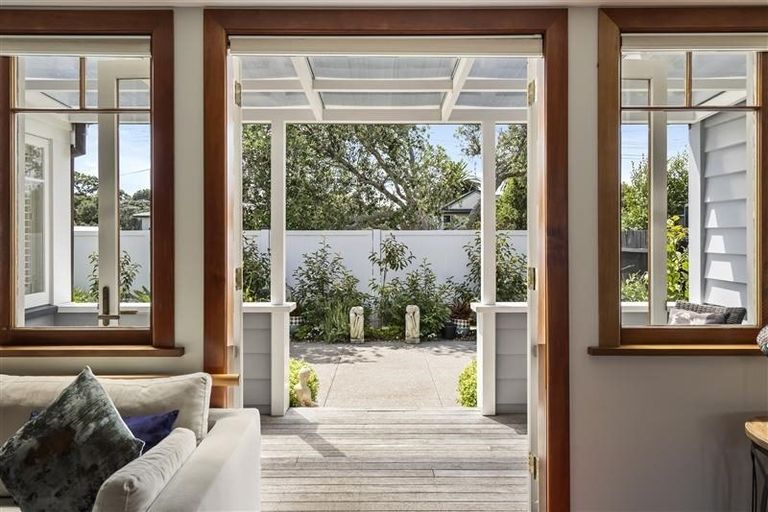 Photo of property in 18 Marie Avenue, Red Beach, 0932