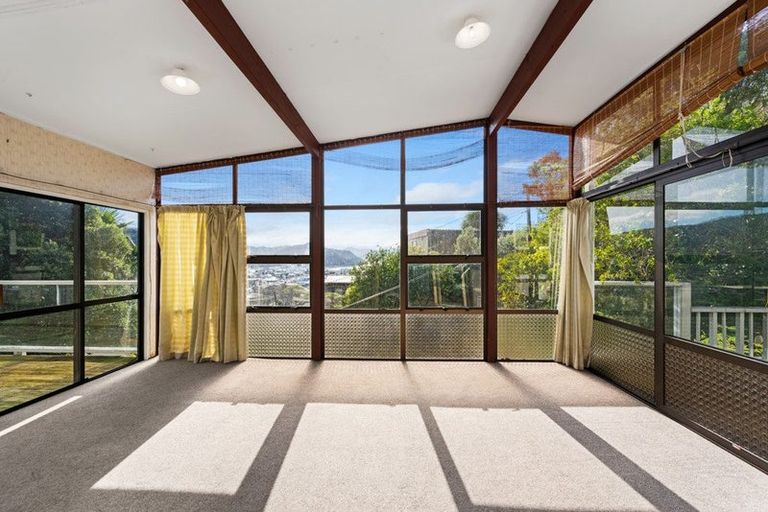 Photo of property in 126 Wellington Street, Picton, 7220