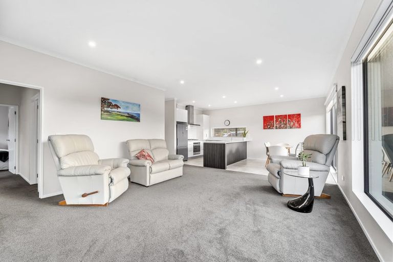 Photo of property in 12 Kuparu Lane, Red Beach, 0932