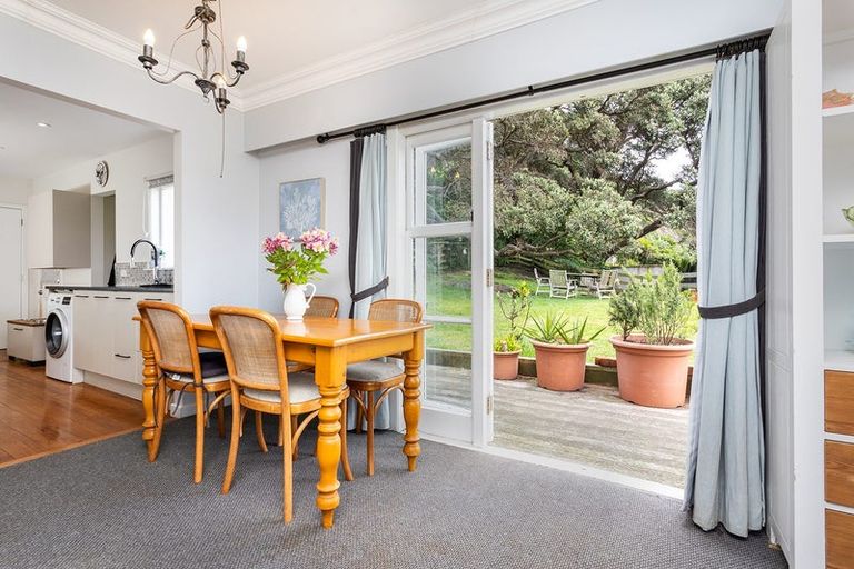 Photo of property in 60 Beach Valley Road, Piha, New Lynn, 0772