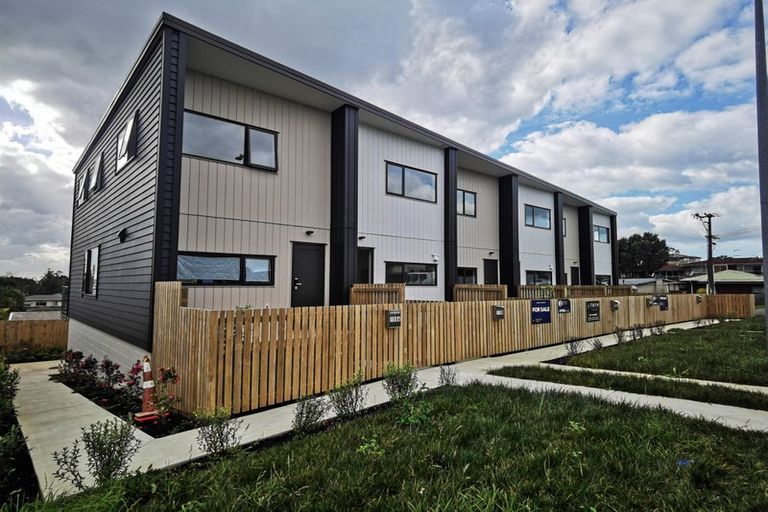 Photo of property in 150b Chivalry Road, Glenfield, Auckland, 0629