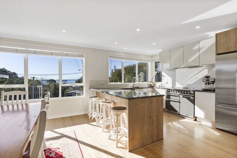 Photo of property in 11 Tui Vale Road, Shelly Park, Auckland, 2014