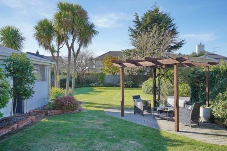 Photo of property in 418 Memorial Avenue, Burnside, Christchurch, 8053