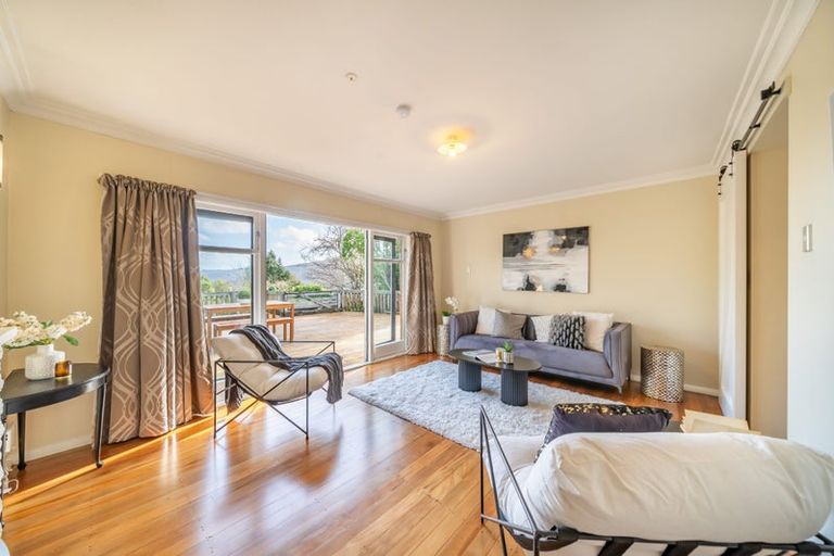 Photo of property in 10 Vista Crescent, Maoribank, Upper Hutt, 5018