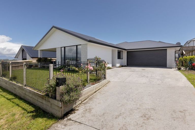 Photo of property in 4 Anglers Way, Omokoroa, 3114